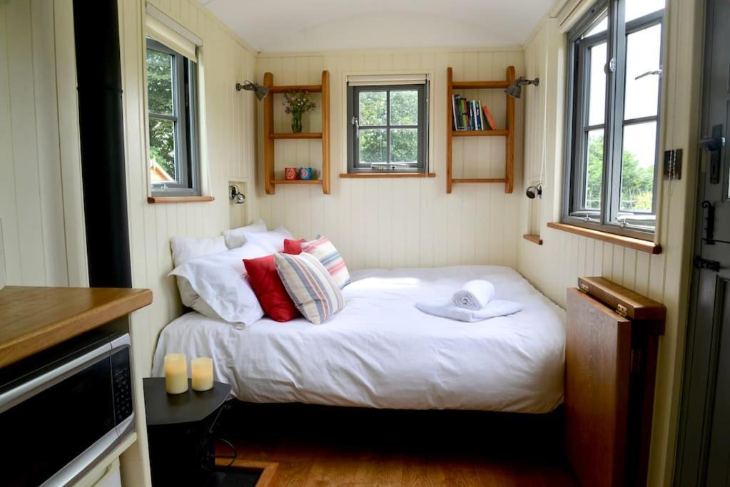The Shepherd'S Hut @ Chichester Cottage Exterior foto